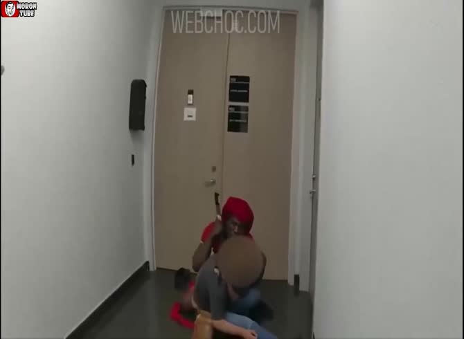 Video :Police use a machete to shoot the hostage-taker (Warning - disturbing)